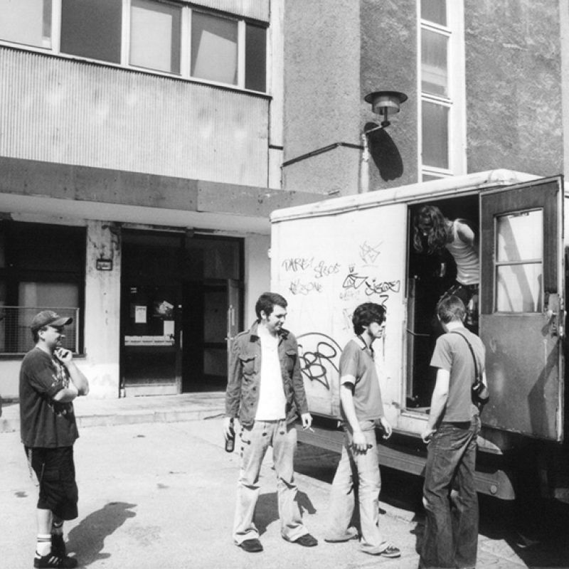 orwohaus-alle-davor.jpg